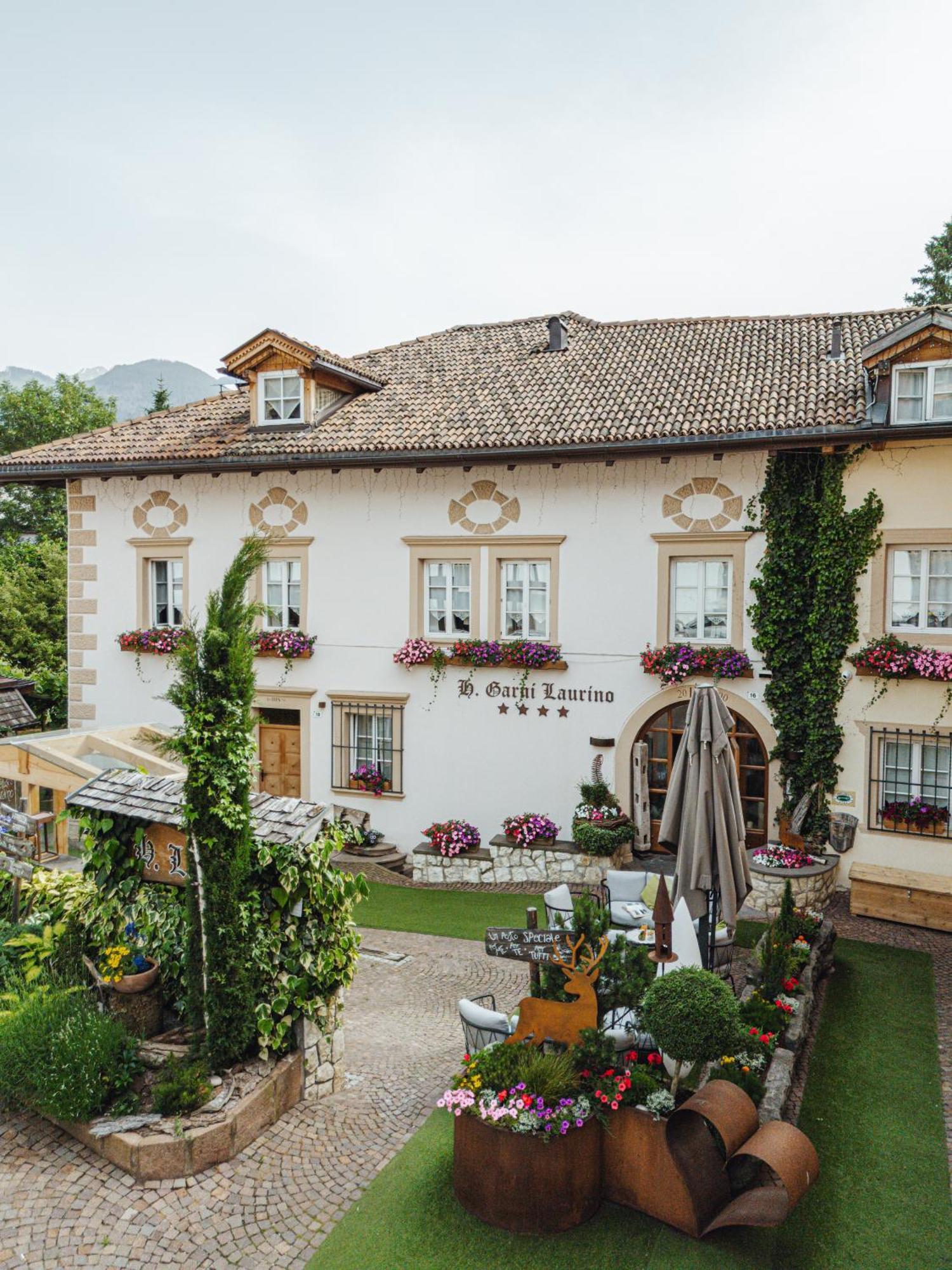 Hotel Garni Laurino Cavalese Buitenkant foto